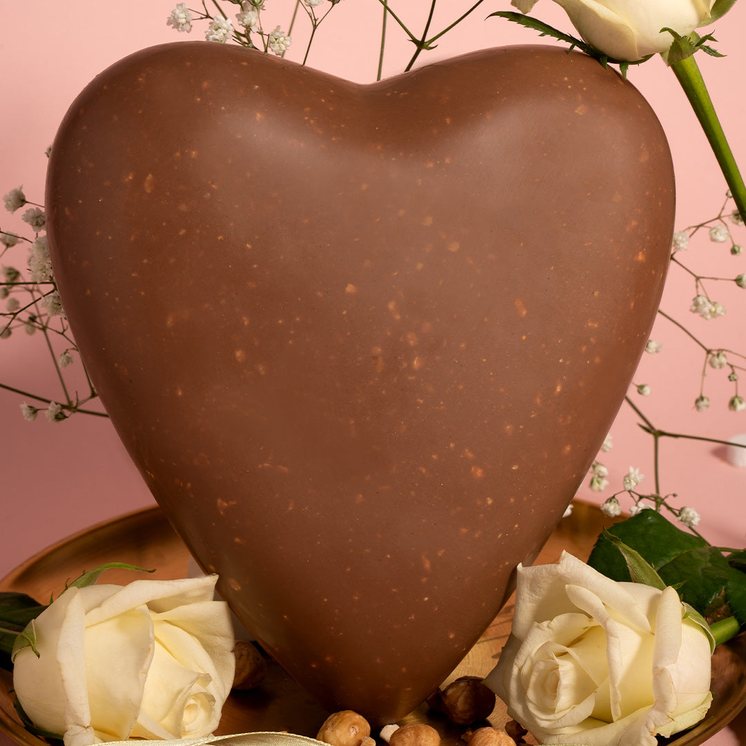 CUORE AL CIOCCOLATO LISCIO CON GRANELLA DI NOCCIOLE PERSONALIZZABILE 600 GR.