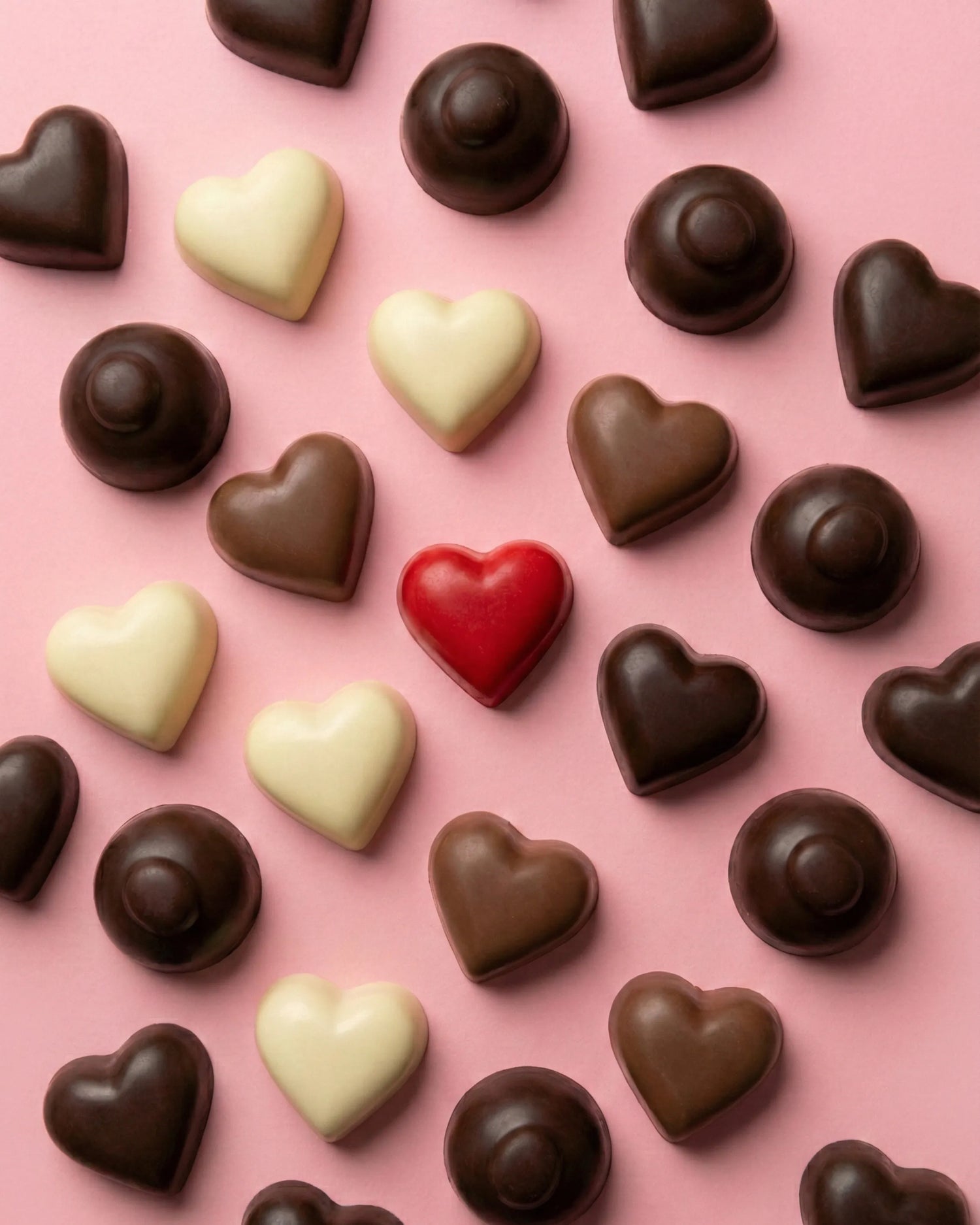 SCATOLA CON PRALINE ARTIGIANALI A FORMA DI CUORE gr.500