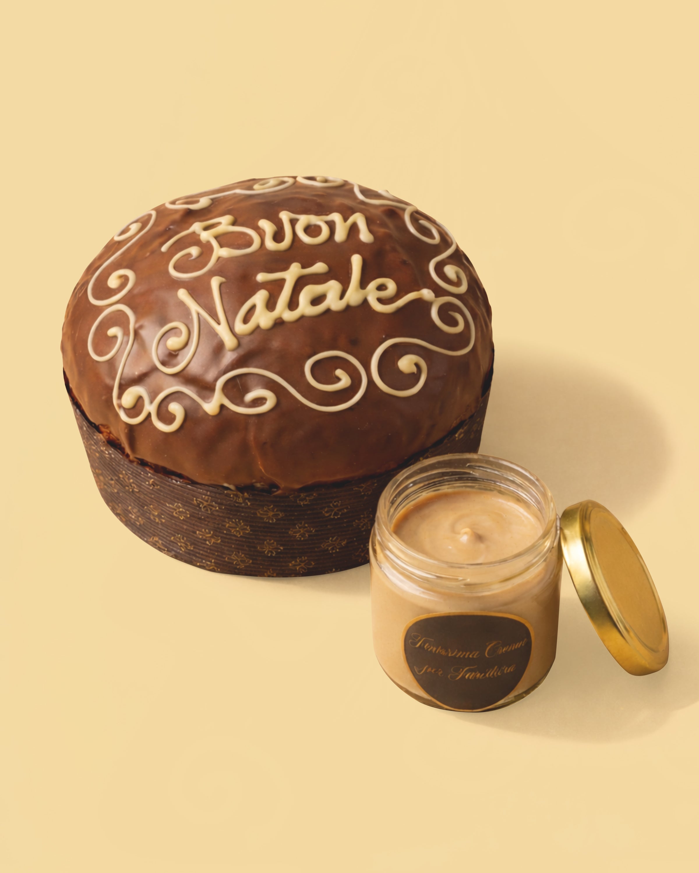 Panettone artigianale con copertura cioccolato a latte e crema alla nocciola