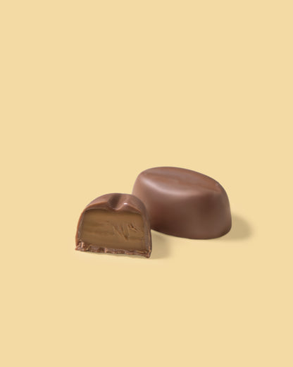 Pralina di cioccolato al latte ripiena di crema al caffè