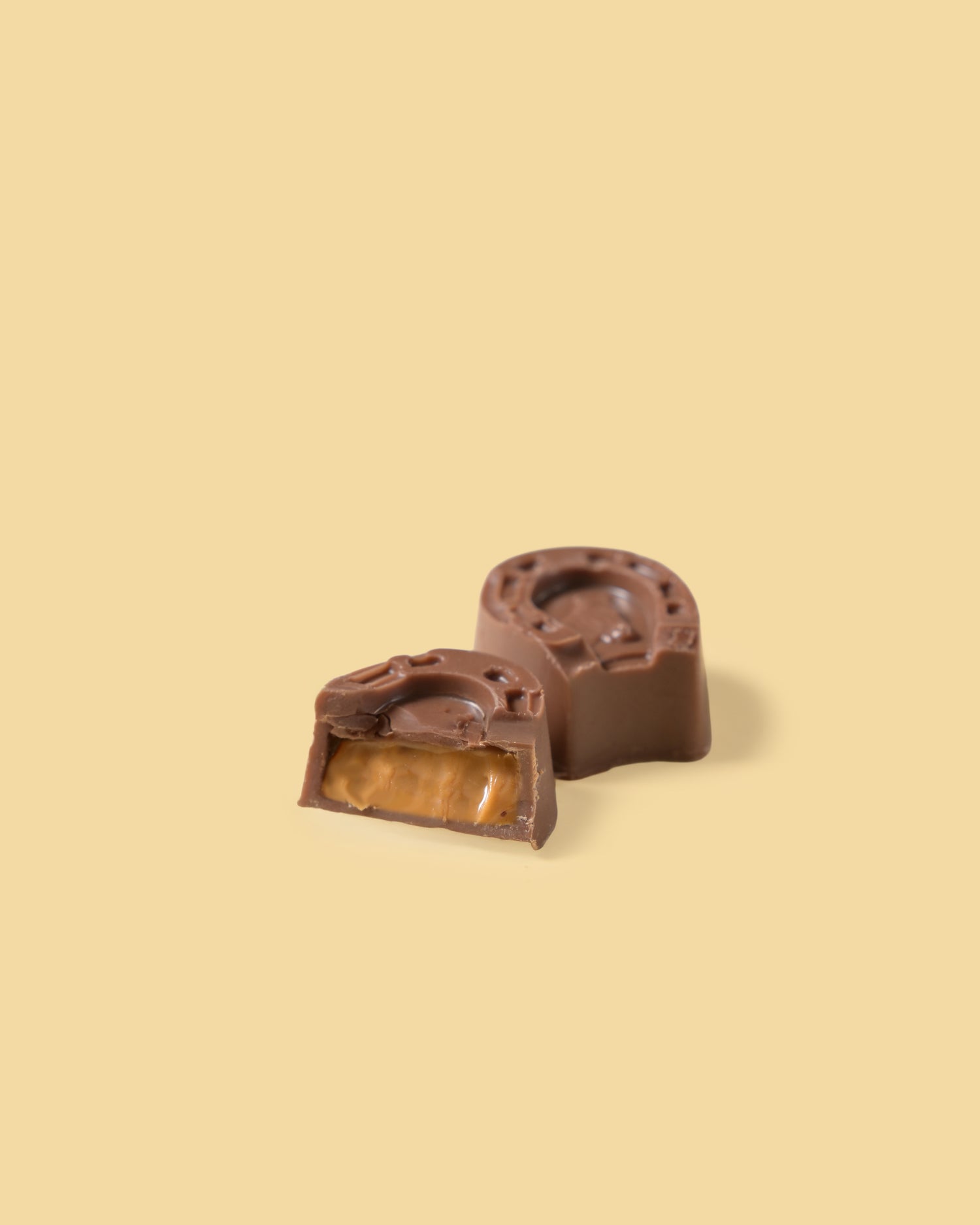 Pralina di cioccolato al latte con caramello