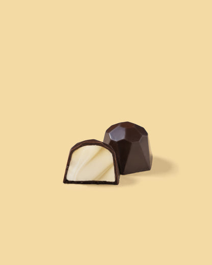 Pralina di cioccolato fondente con crema al rum