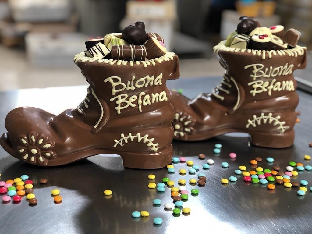 SCARPONE BEFANA CON PRALINE